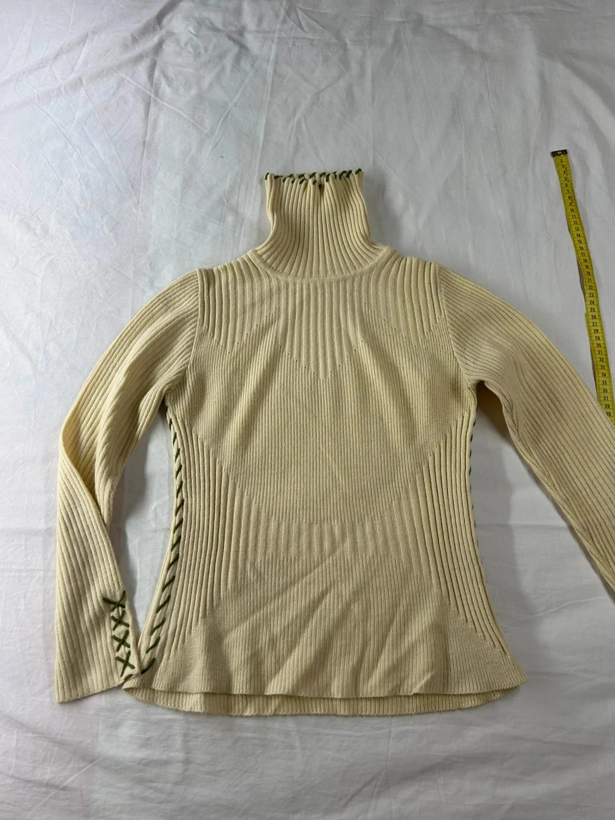 Pull à col roulé beige crème vintage style rétro